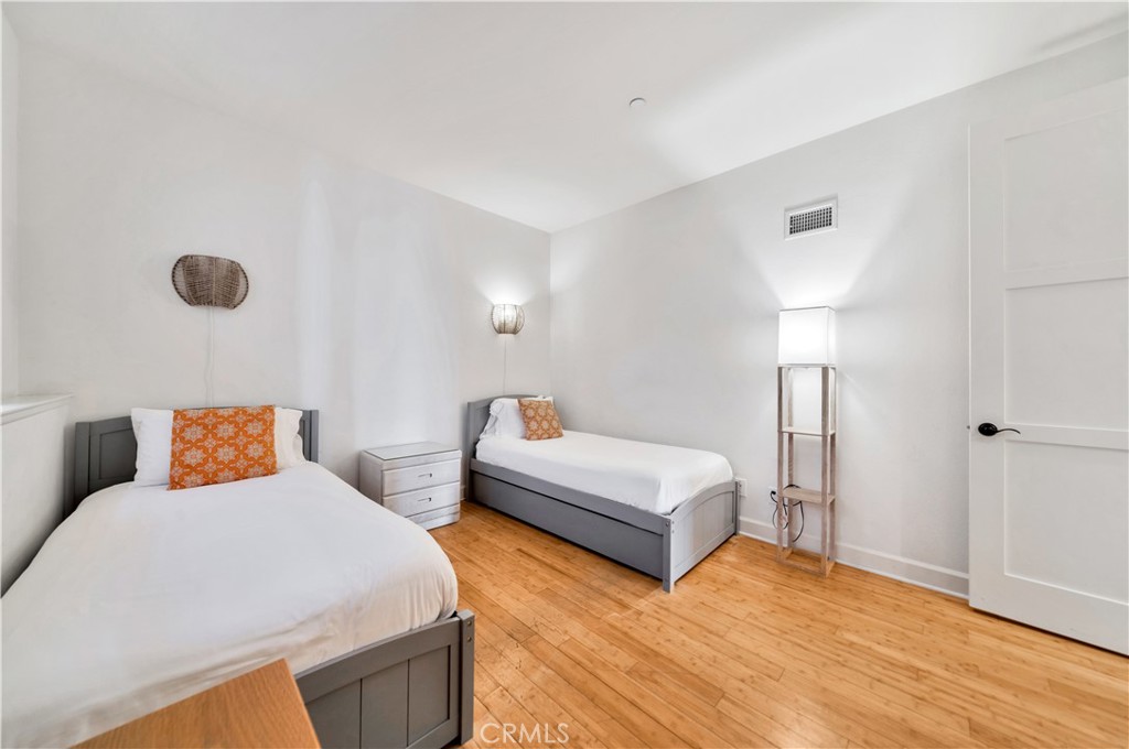 MLS #OC25272786 image #16