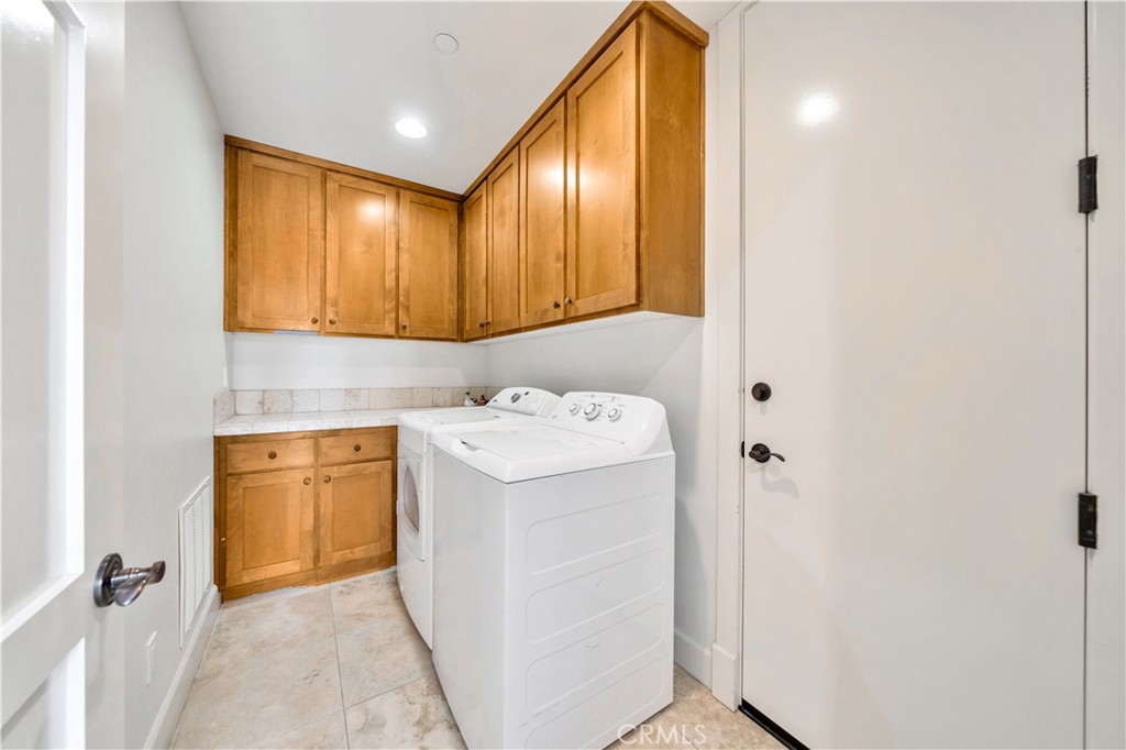 MLS #OC25272786 image #17