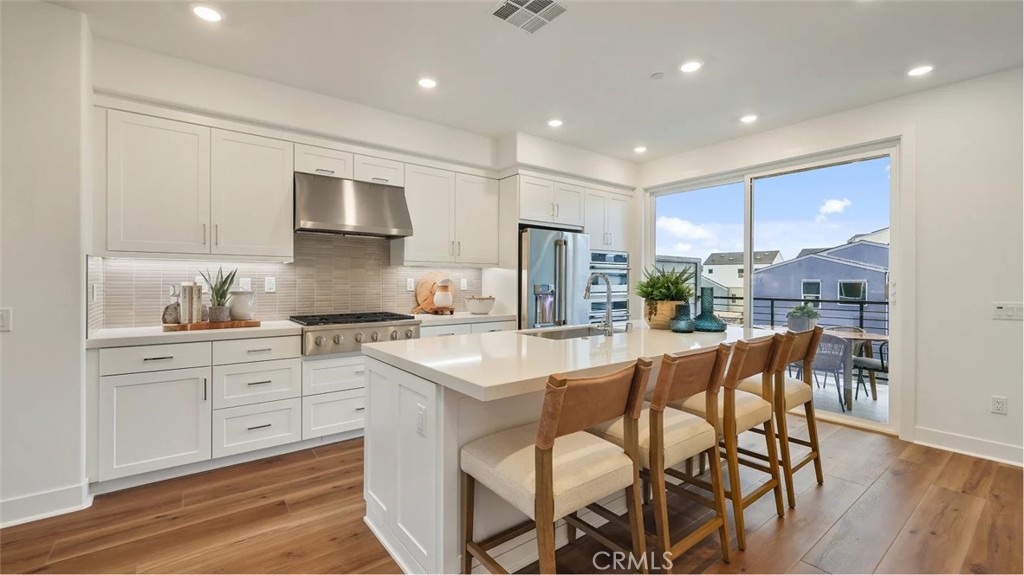 MLS #OC25272803 image #1