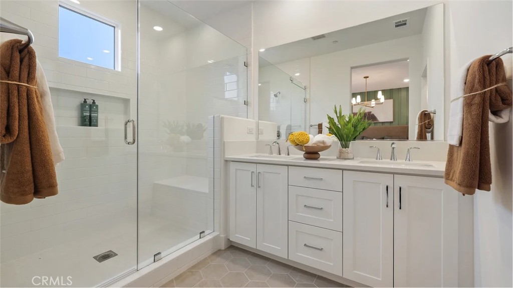 MLS #OC25272803 image #13