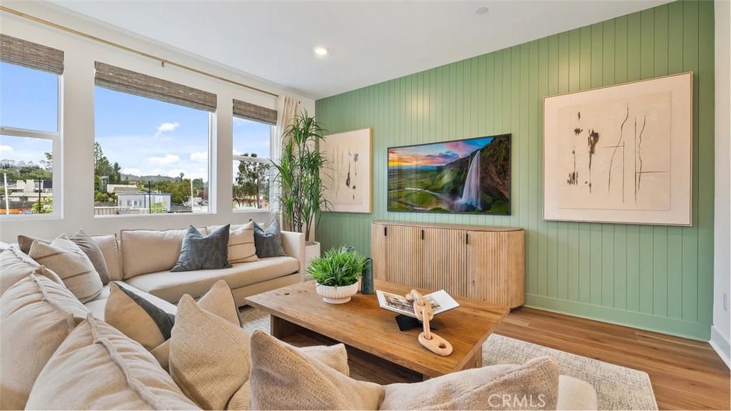 MLS #OC25272803 image #3