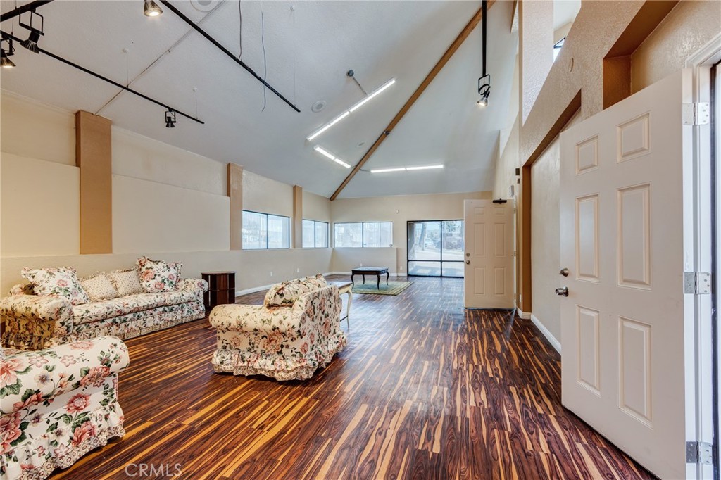 MLS #OC25272810 image #6