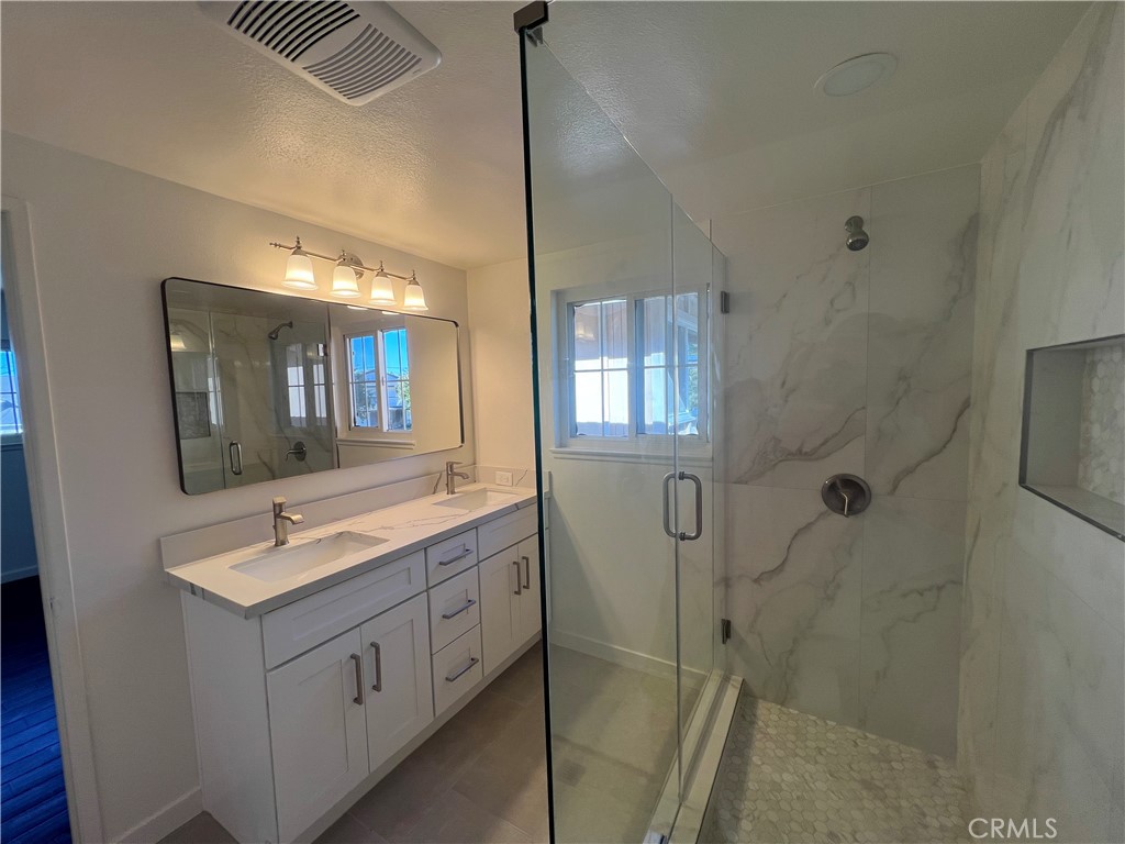 MLS #OC25272835 image #3