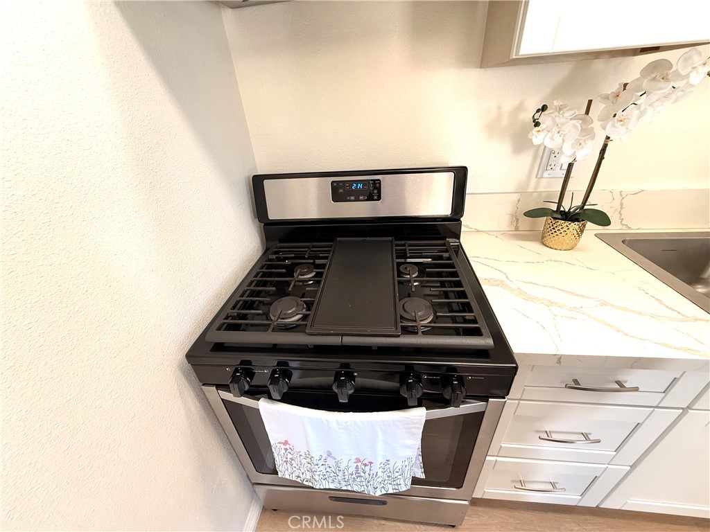 MLS #OC25272915 image #1