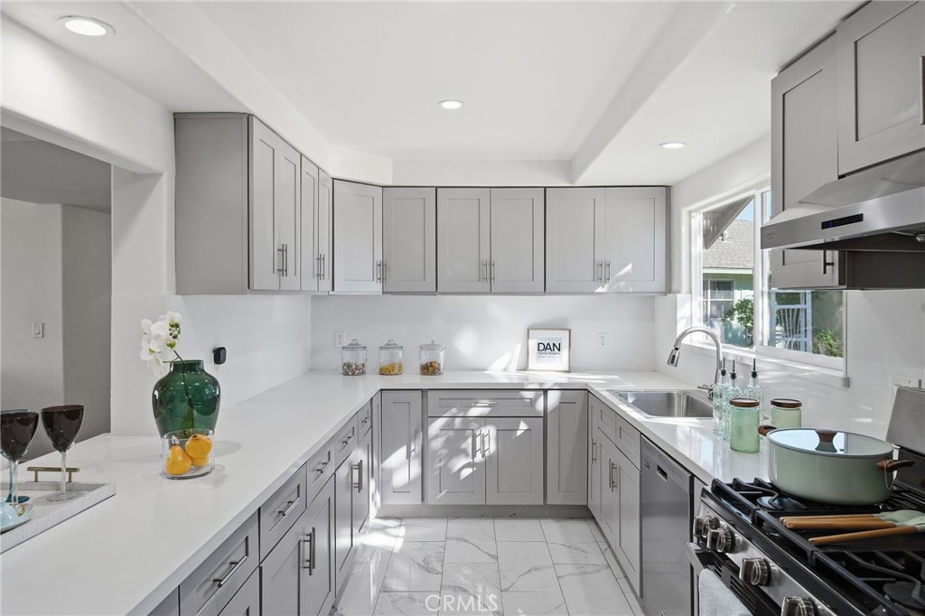 MLS #OC25272926 image #10