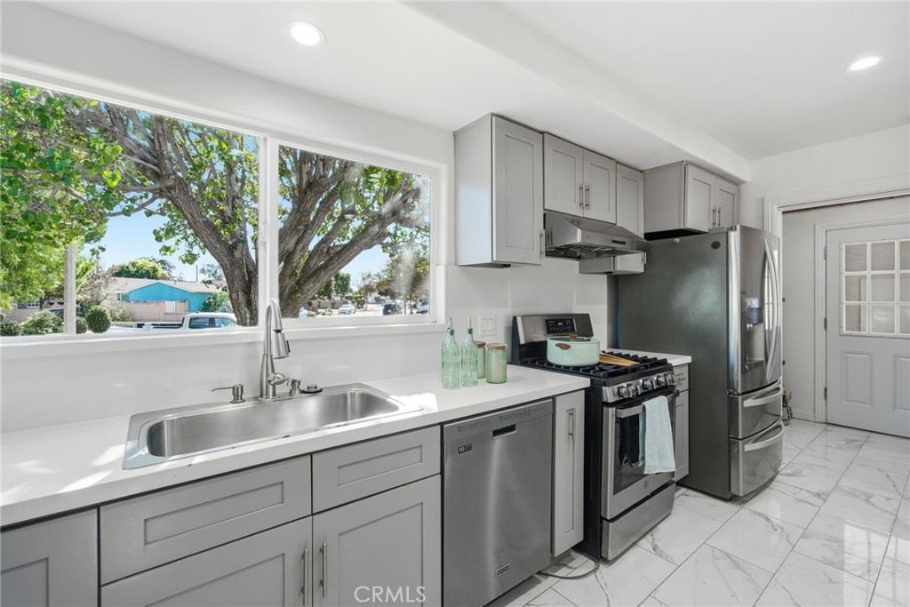 MLS #OC25272926 image #11