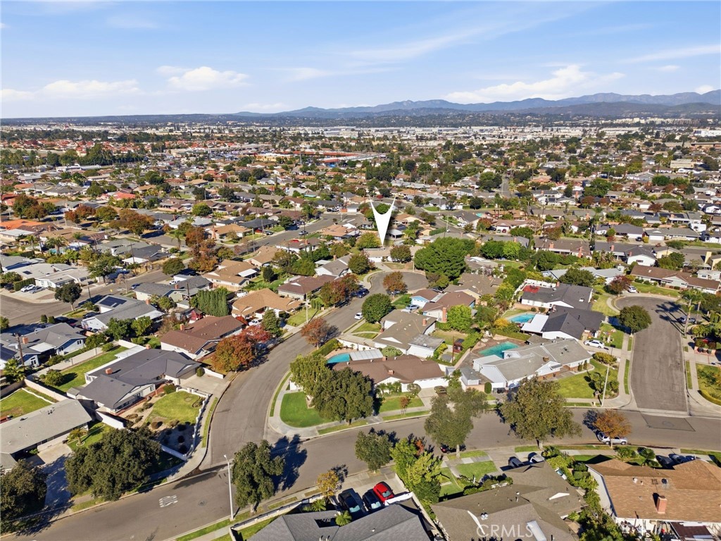 MLS #OC25272926 image #32