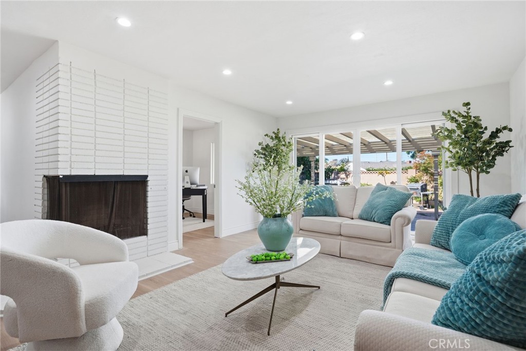 MLS #OC25272926 image #4