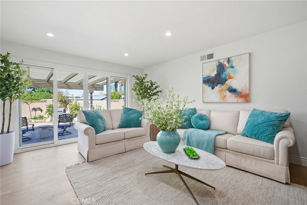 MLS #OC25272926 image #6