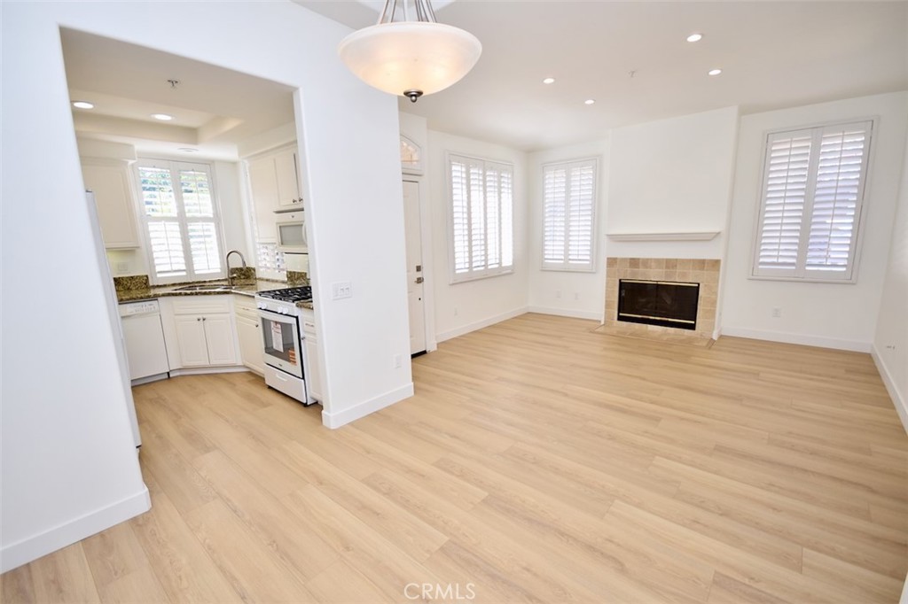 MLS #OC25272988 image #1