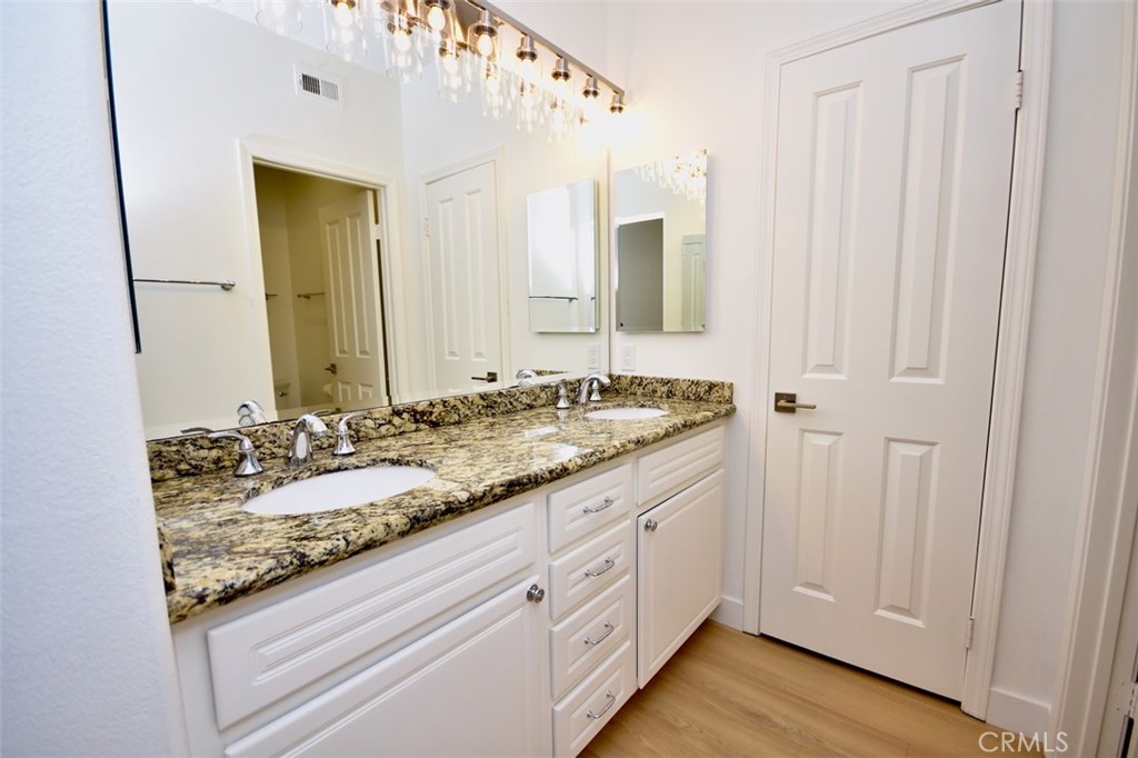 MLS #OC25272988 image #10