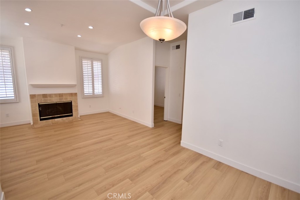 MLS #OC25272988 image #2