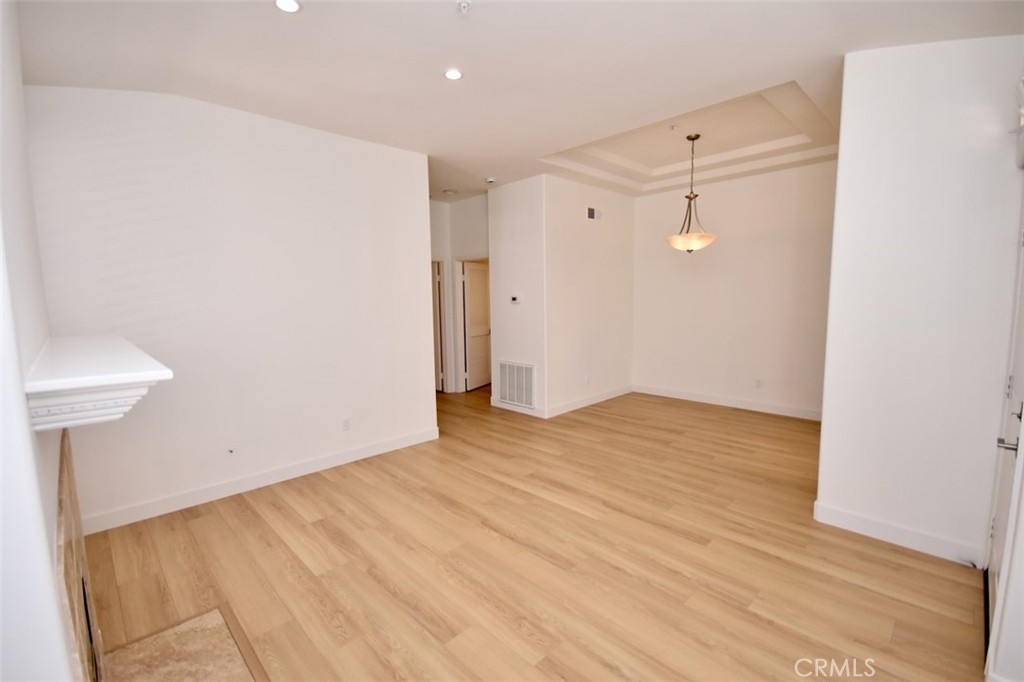 MLS #OC25272988 image #4