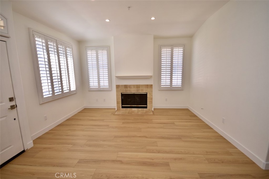 MLS #OC25272988 image #5