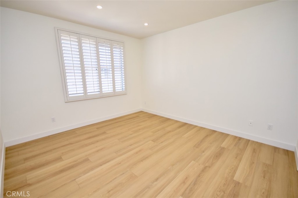 MLS #OC25272988 image #9