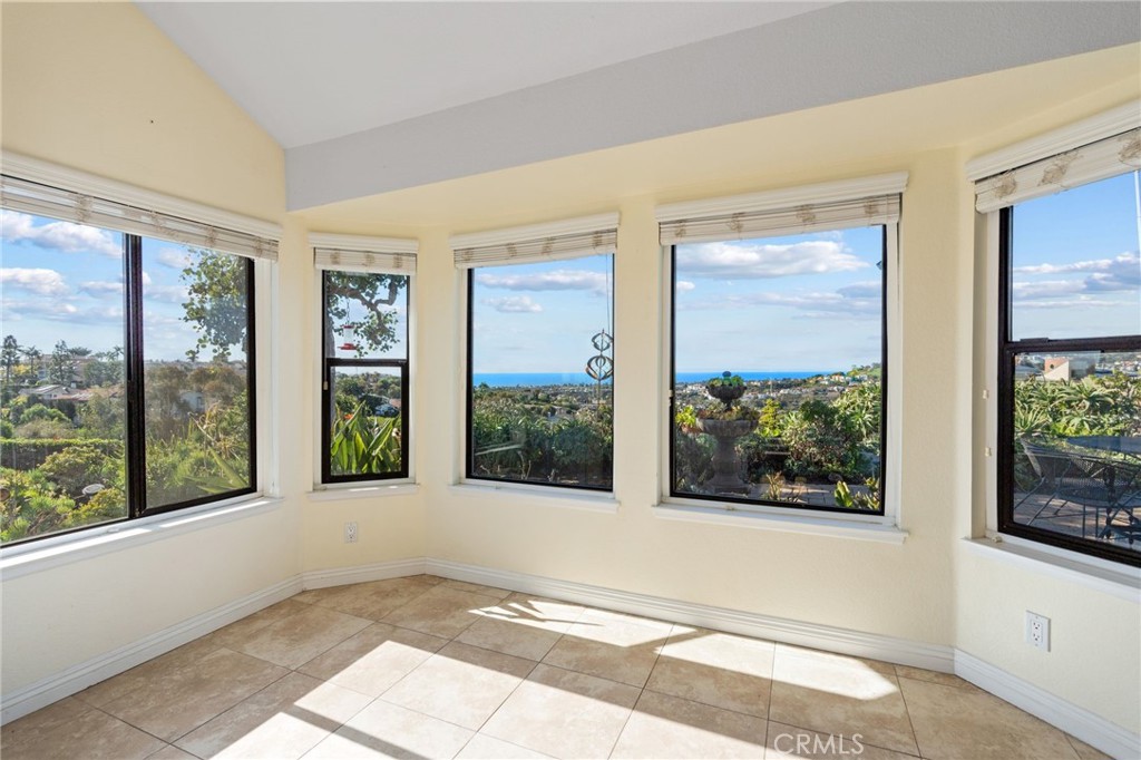 MLS #OC25273063 image #15