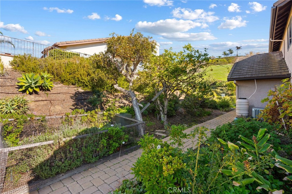 MLS #OC25273063 image #27
