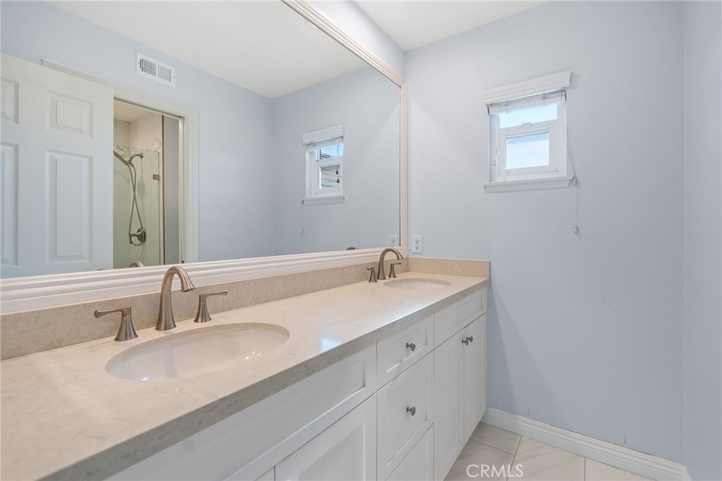 MLS #OC25273063 image #43