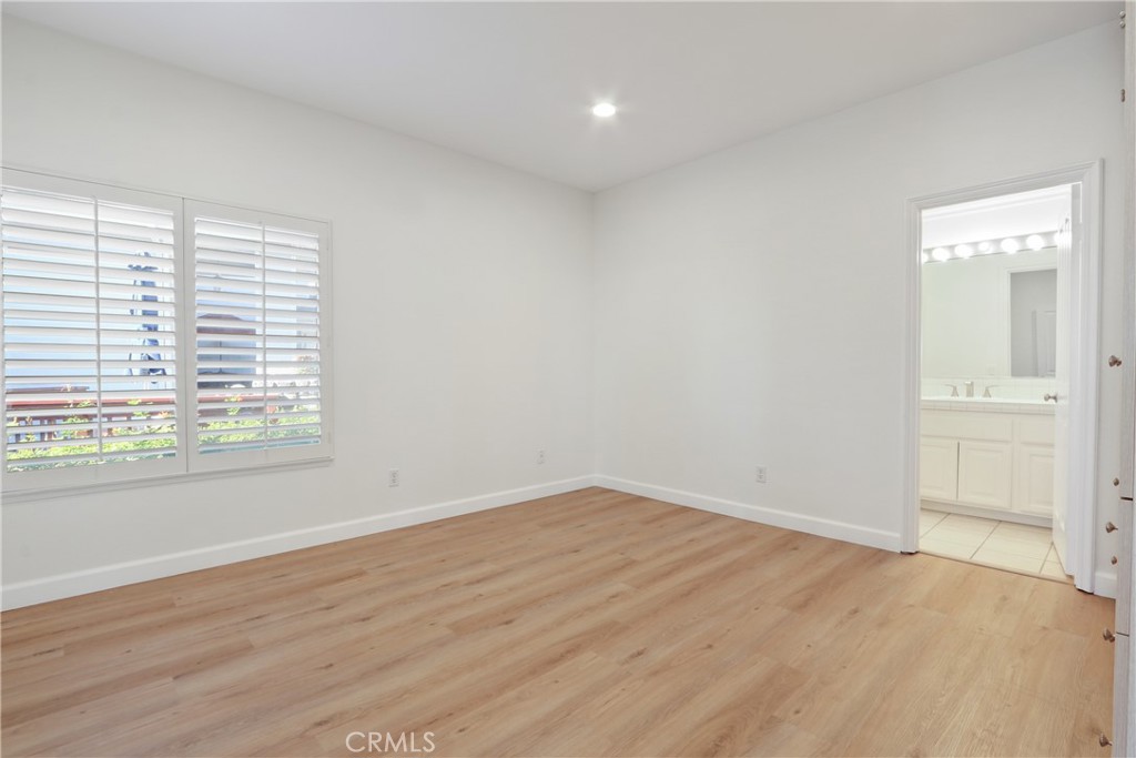 MLS #OC25273080 image #10