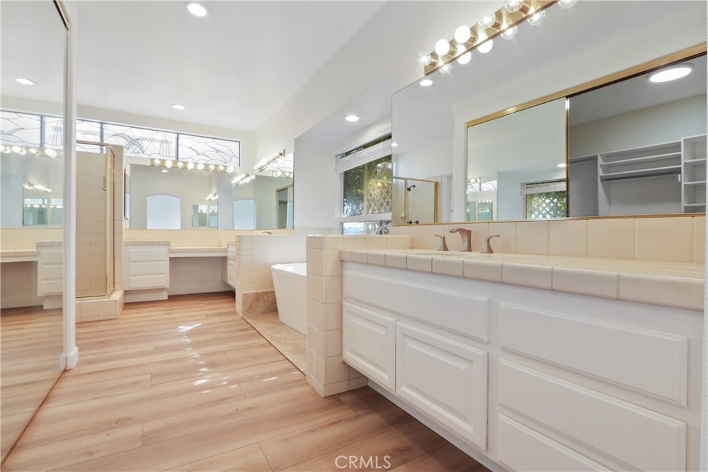 MLS #OC25273080 image #17