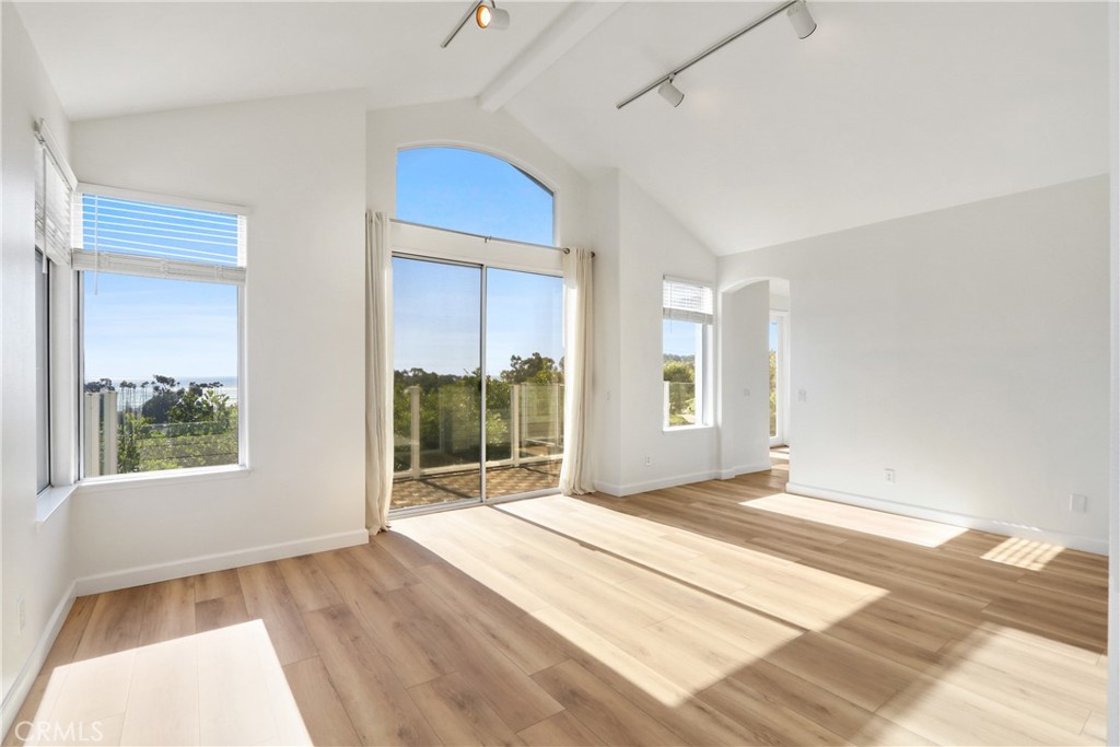 MLS #OC25273080 image #4