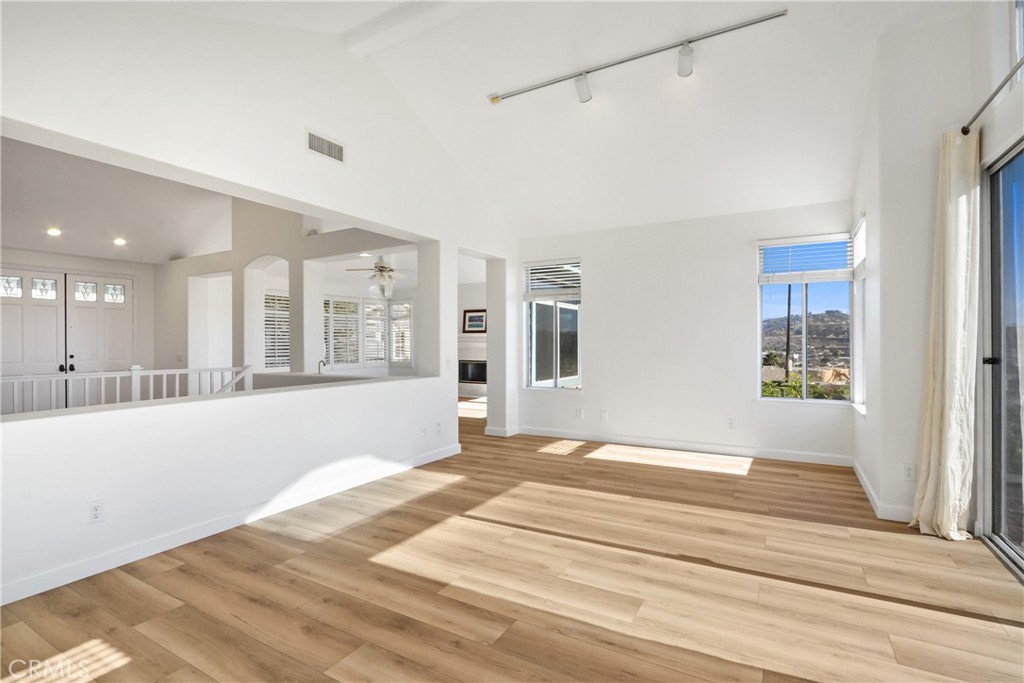 MLS #OC25273080 image #5