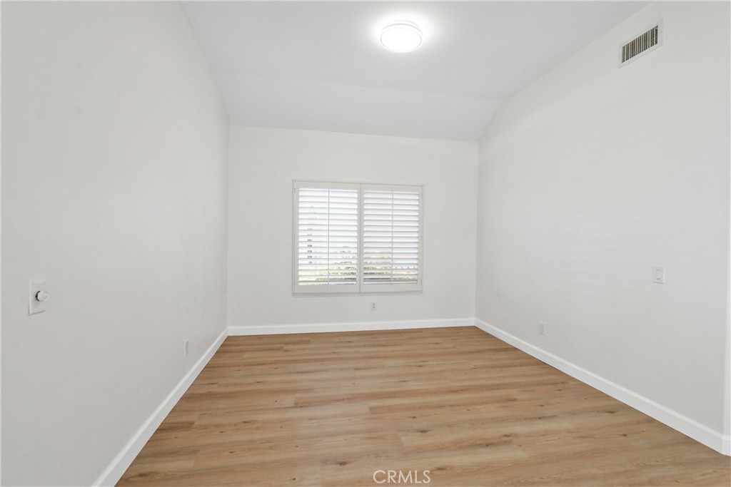 MLS #OC25273080 image #8