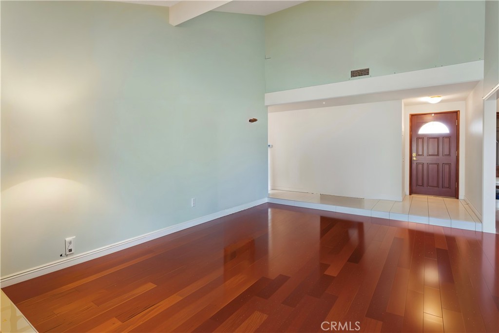 MLS #OC25273088 image #5