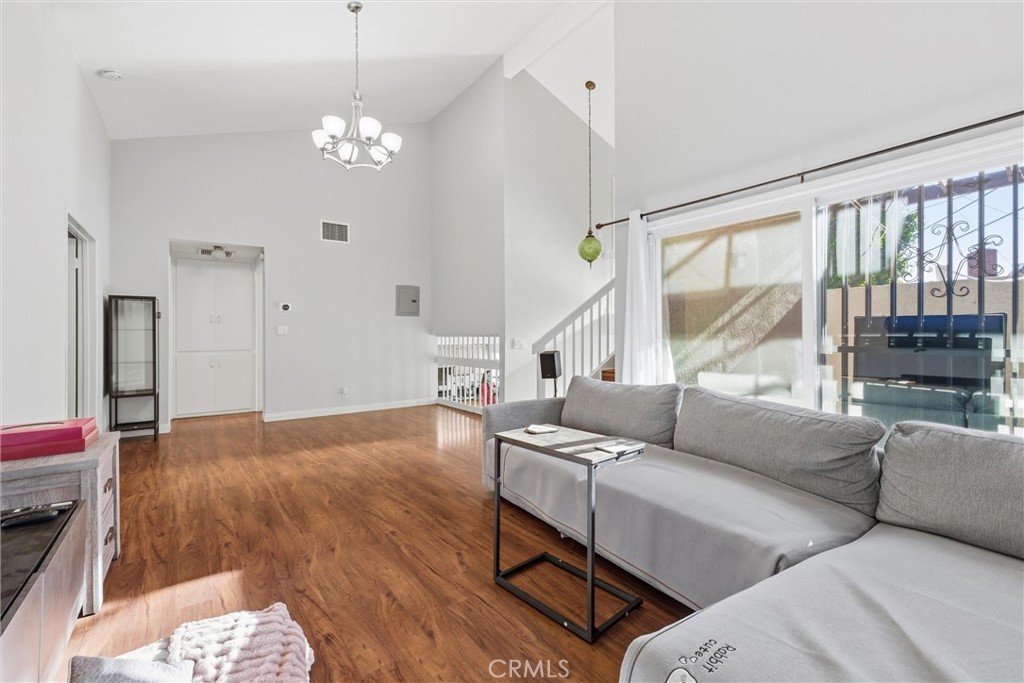 MLS #OC25273106 image #10