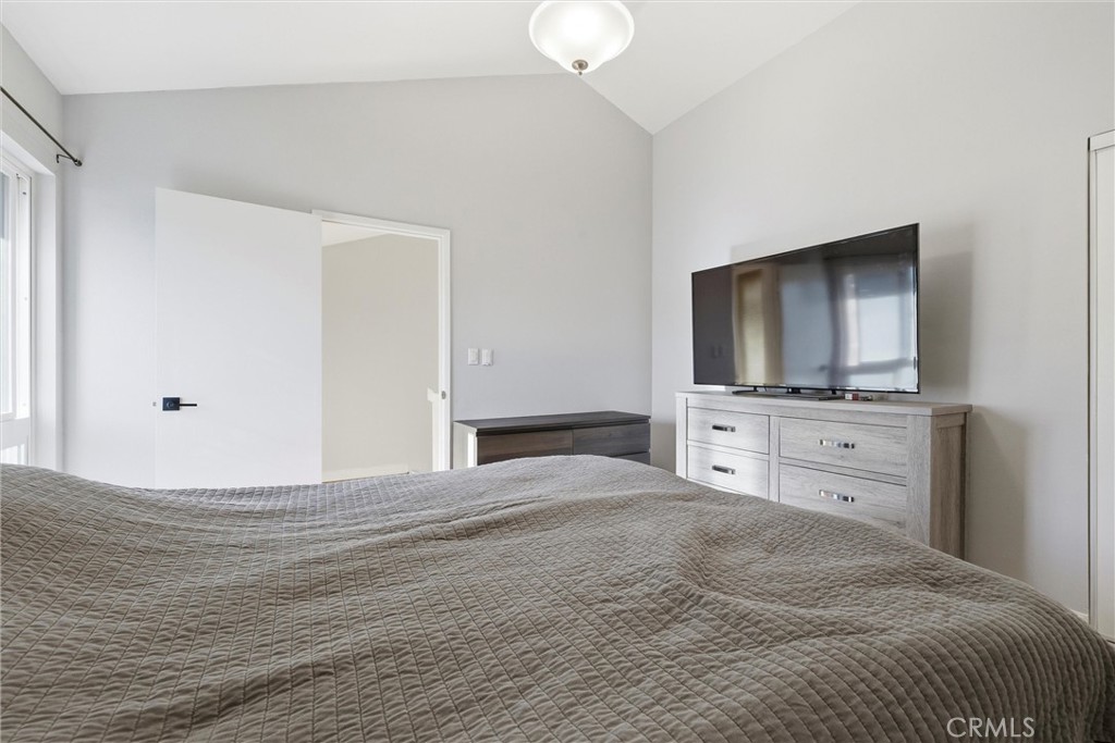 MLS #OC25273106 image #22