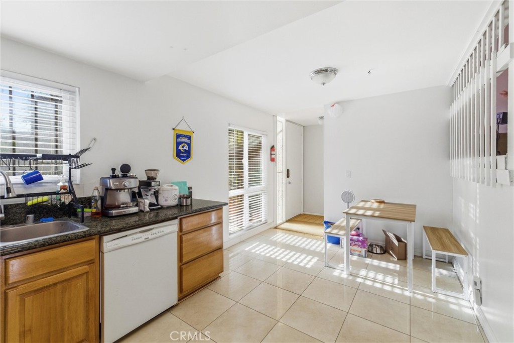 MLS #OC25273106 image #5