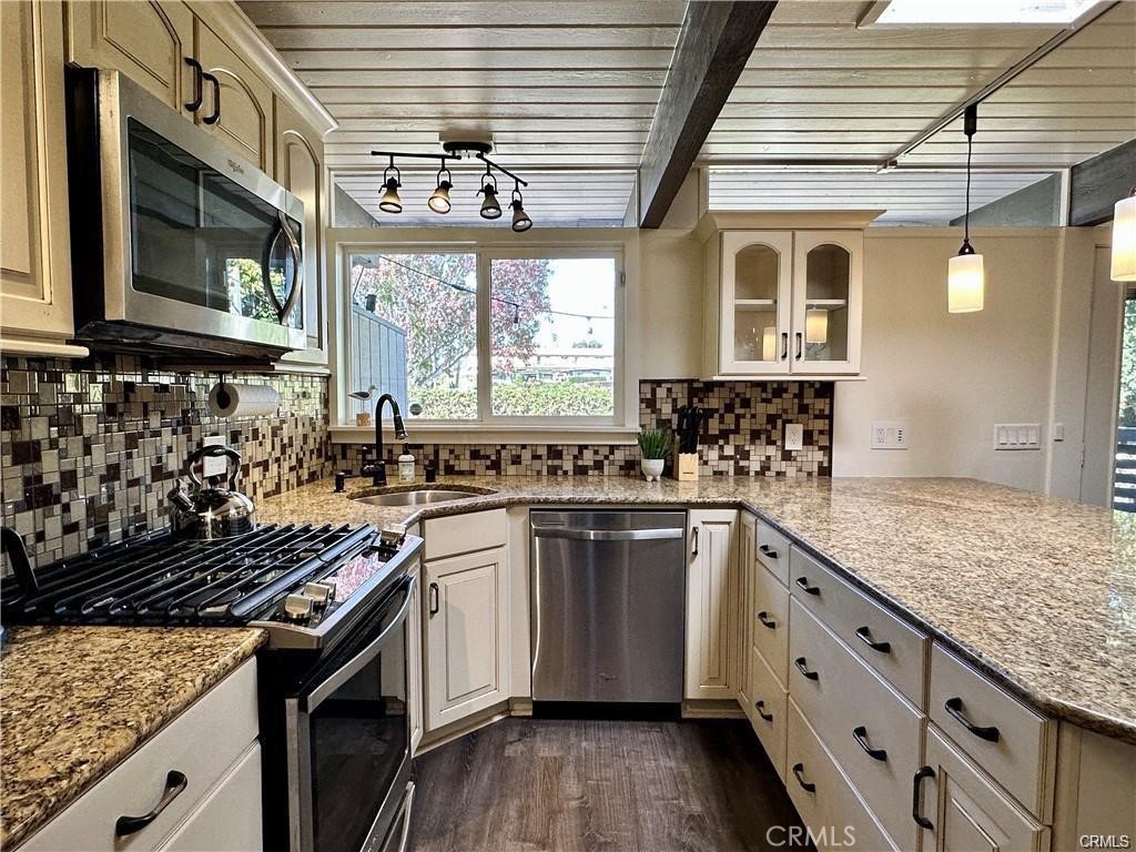 MLS #OC25273151 image #8