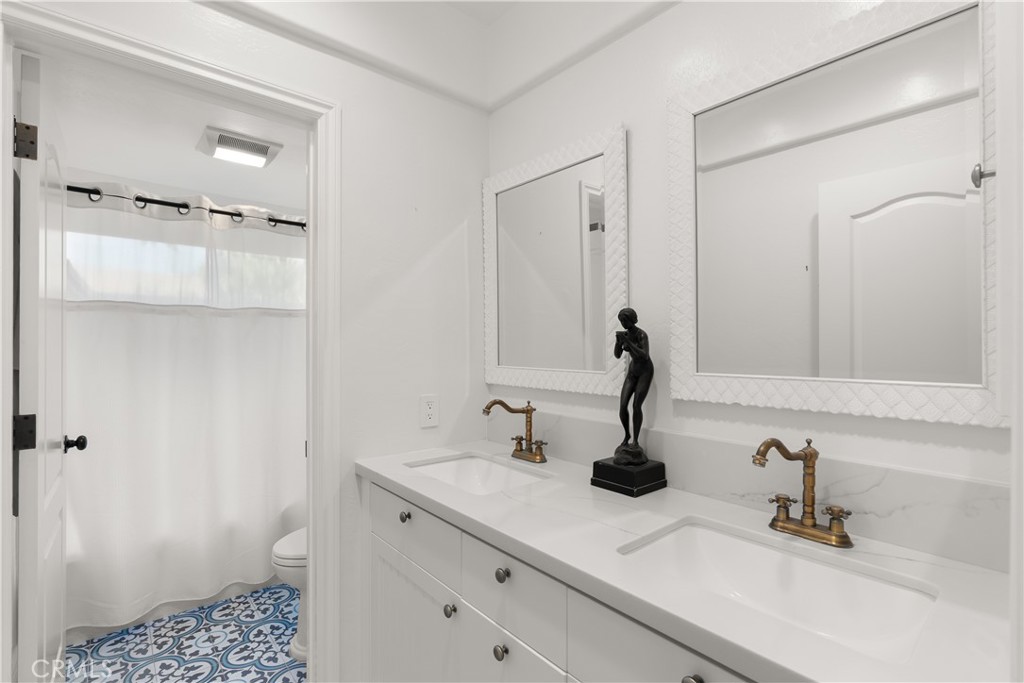 MLS #OC25273282 image #38