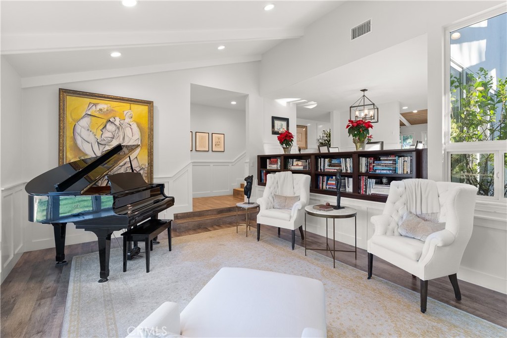 MLS #OC25273282 image #4