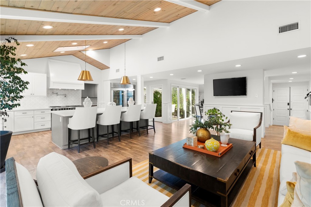 MLS #OC25273282 image #8