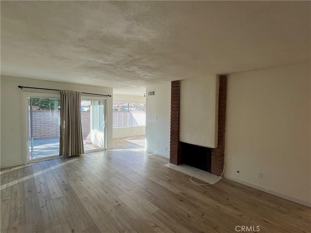 MLS #OC25273287 image #10