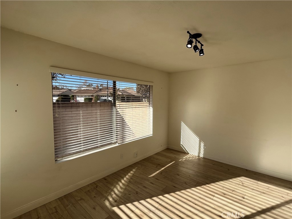 MLS #OC25273287 image #8