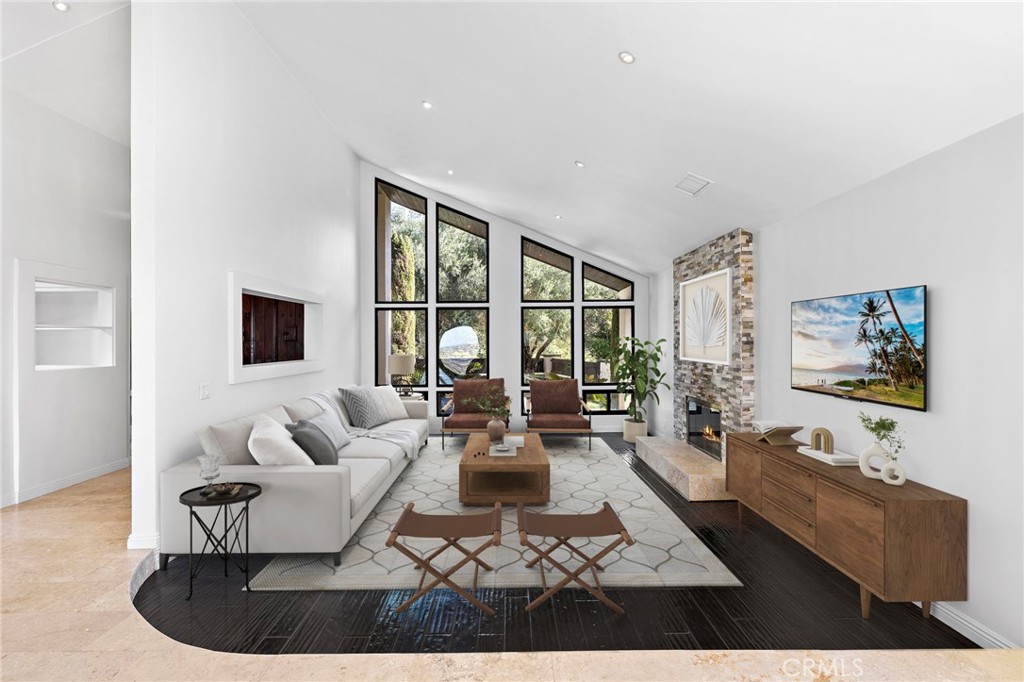 MLS #OC25273319 image #1