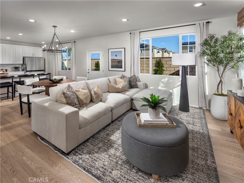 MLS #OC25273382 image #4