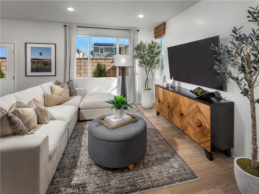 MLS #OC25273382 image #5