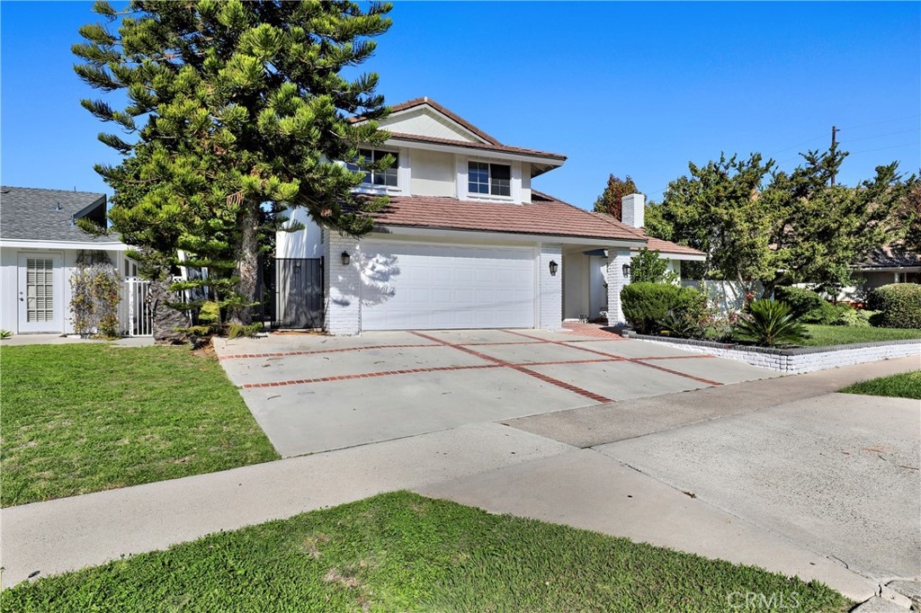 MLS #OC25273384 image #1