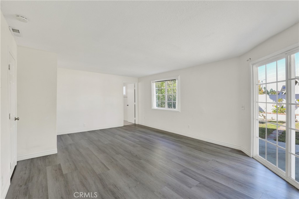 MLS #OC25273384 image #10