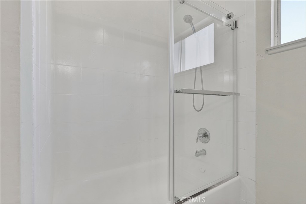 MLS #OC25273384 image #12