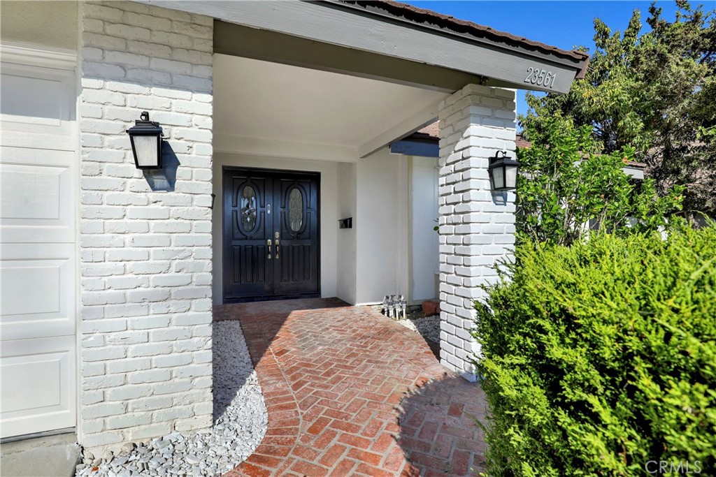 MLS #OC25273384 image #2