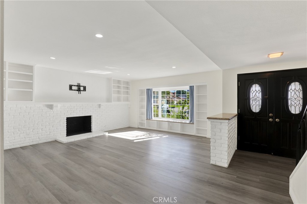 MLS #OC25273384 image #4