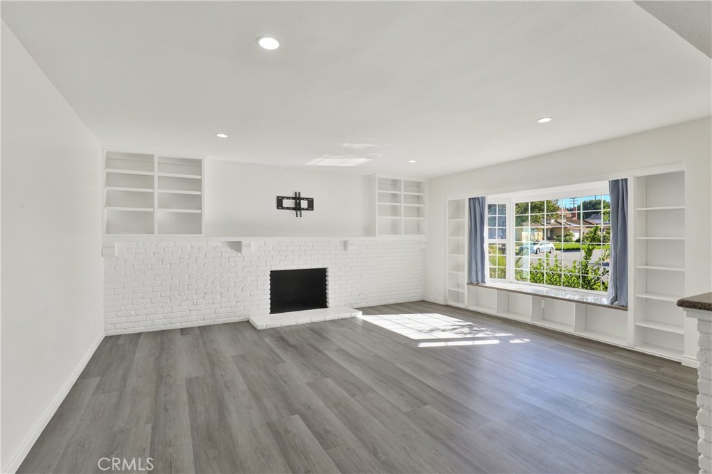 MLS #OC25273384 image #5