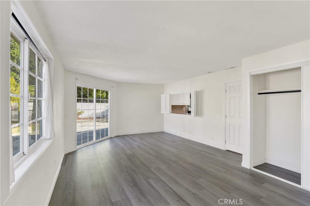 MLS #OC25273384 image #9