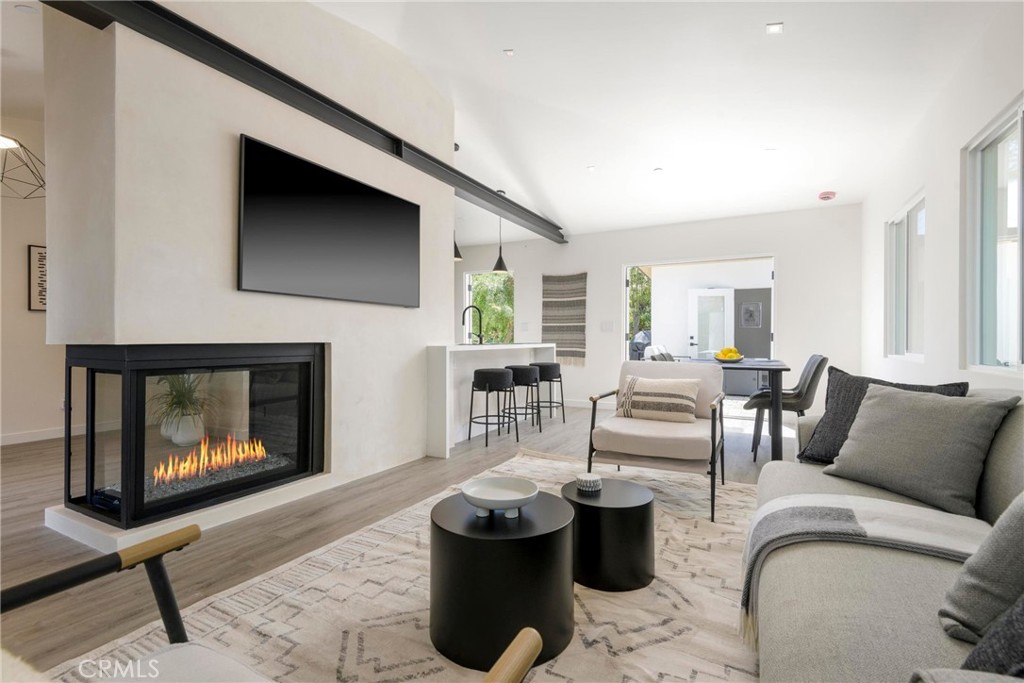 MLS #OC25273391 image #0