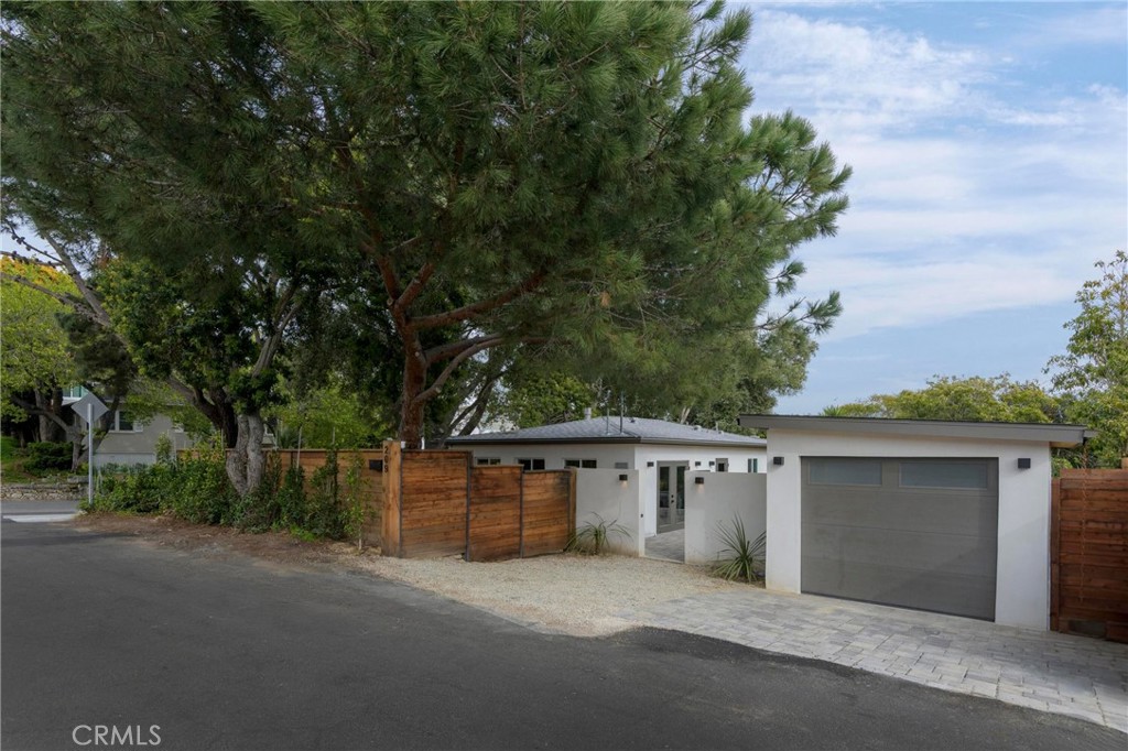 MLS #OC25273391 image #1