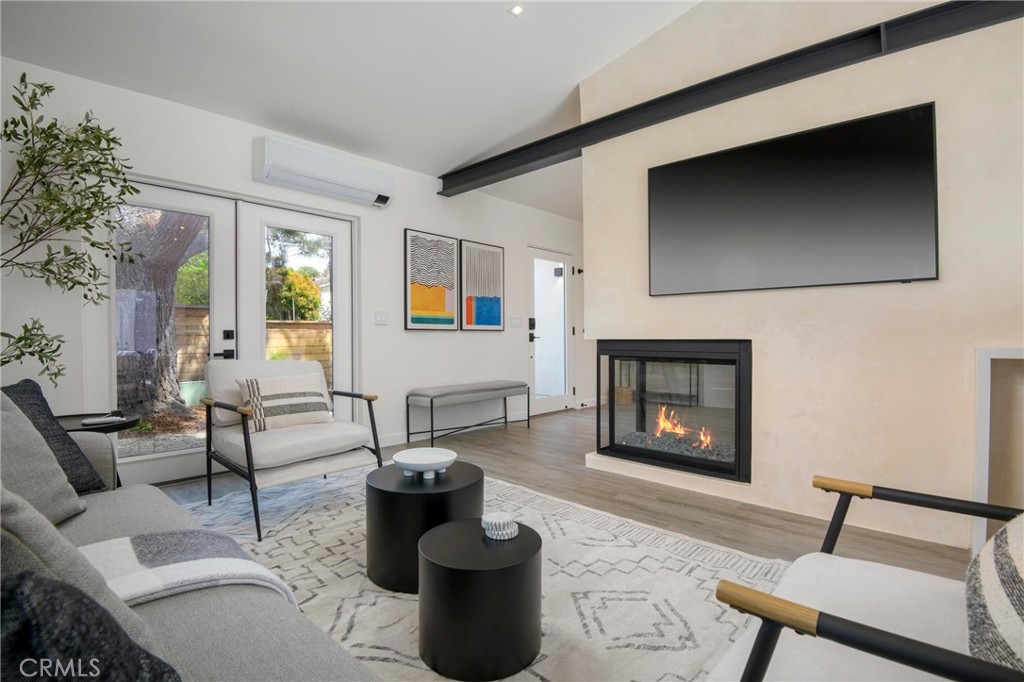 MLS #OC25273391 image #2